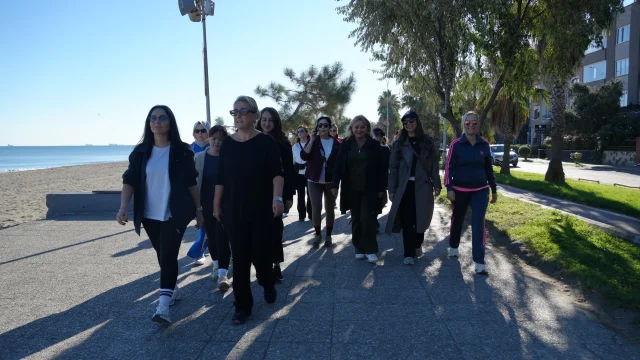 Atakumlu kadınlar sağlıklı yaşam farkındalığı için on bin adım attı